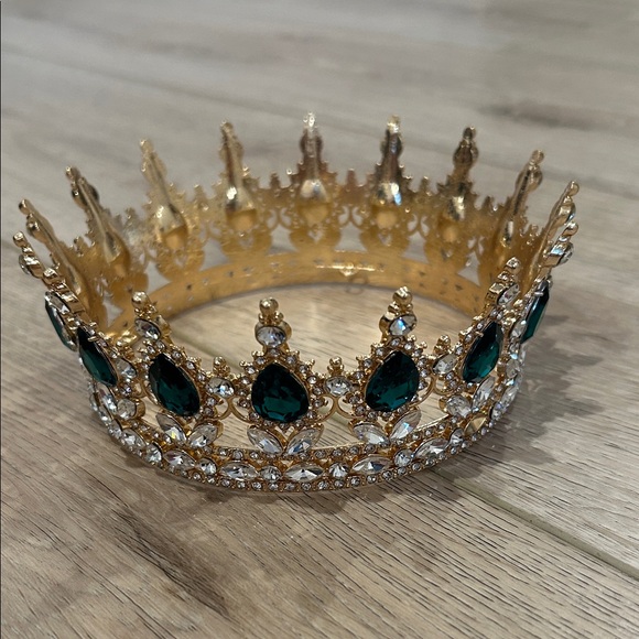 Feltent Gold Crown with Green and Clear Gems 💚💛 - Picture 1 of 2
